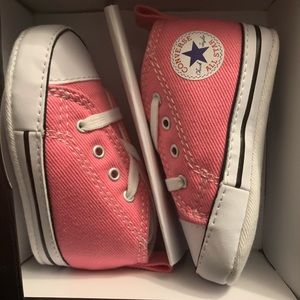 Baby converse sneakers brand new size 2,3,4 ava